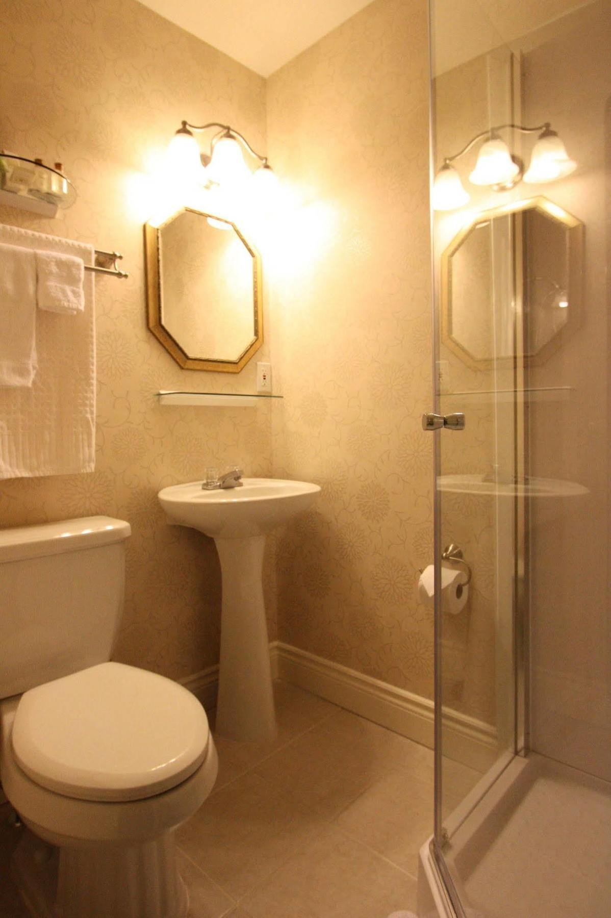 Balmoral House Bed & Breakfast Сент Джонс Екстериор снимка
