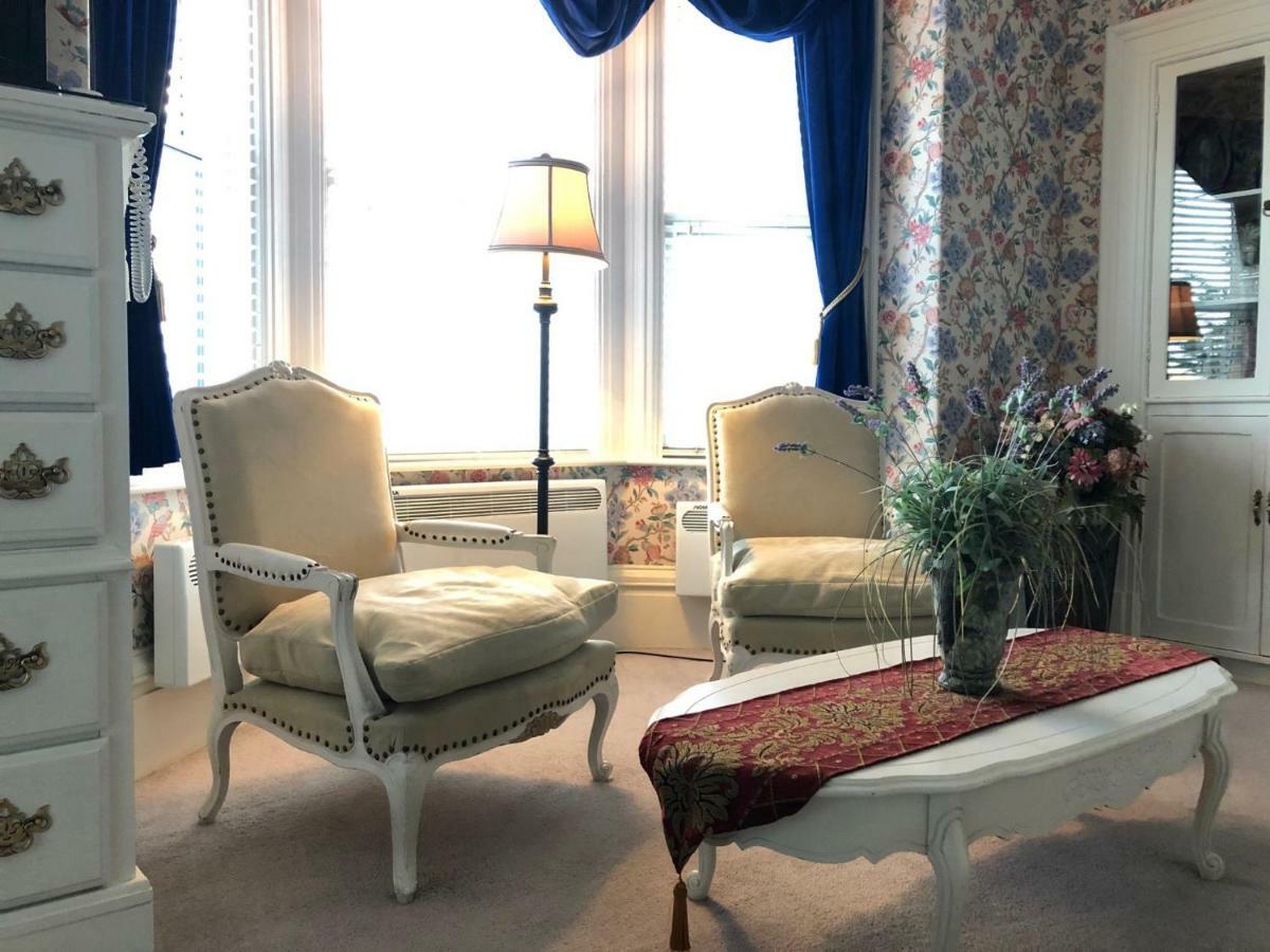 Balmoral House Bed & Breakfast Сент Джонс Екстериор снимка